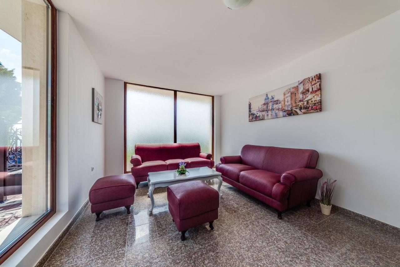 Apartcomplex Golden Bay Ravda Buitenkant foto