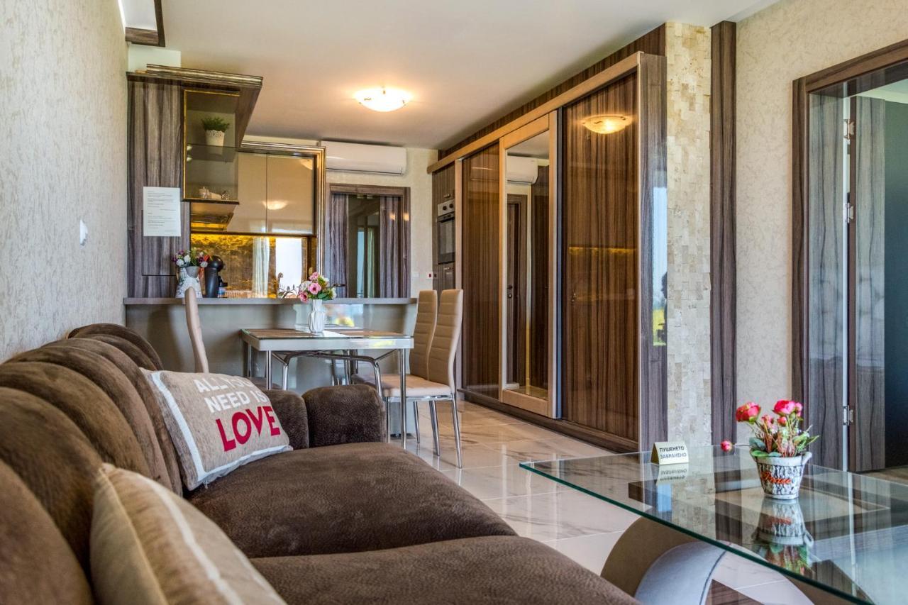 Apartcomplex Golden Bay Ravda Buitenkant foto